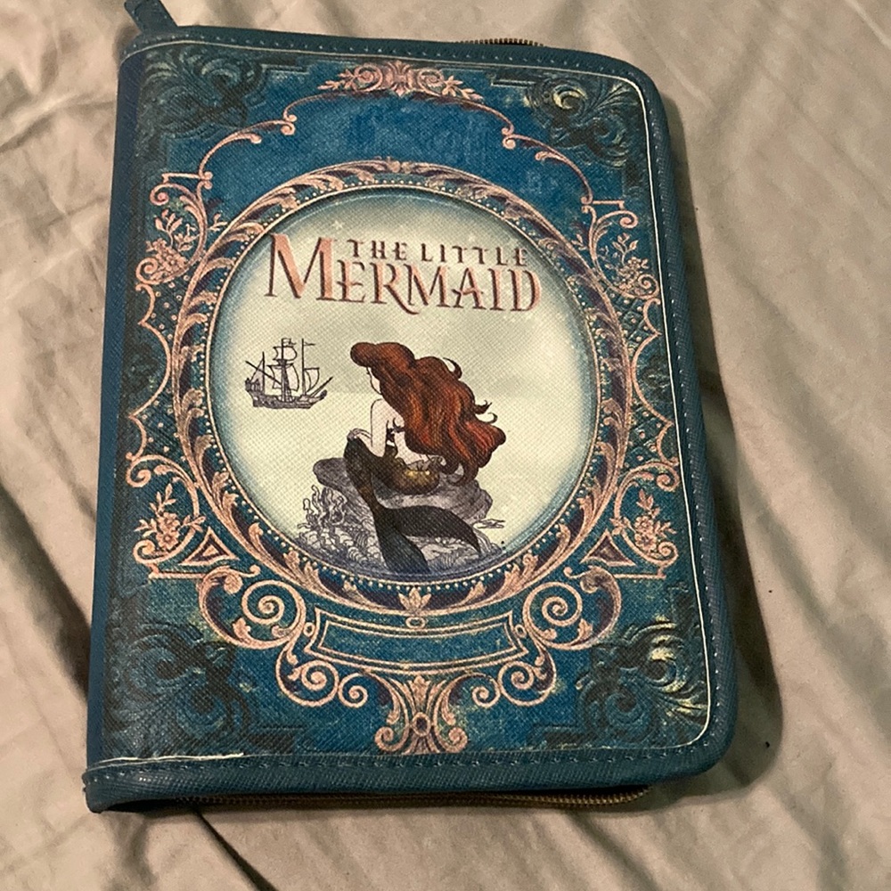 Little mermaid make up case